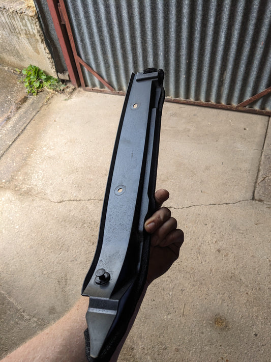 Nissan 63820-5SA1A Seal-Front Fender,RH Nissan Leaf ZE1