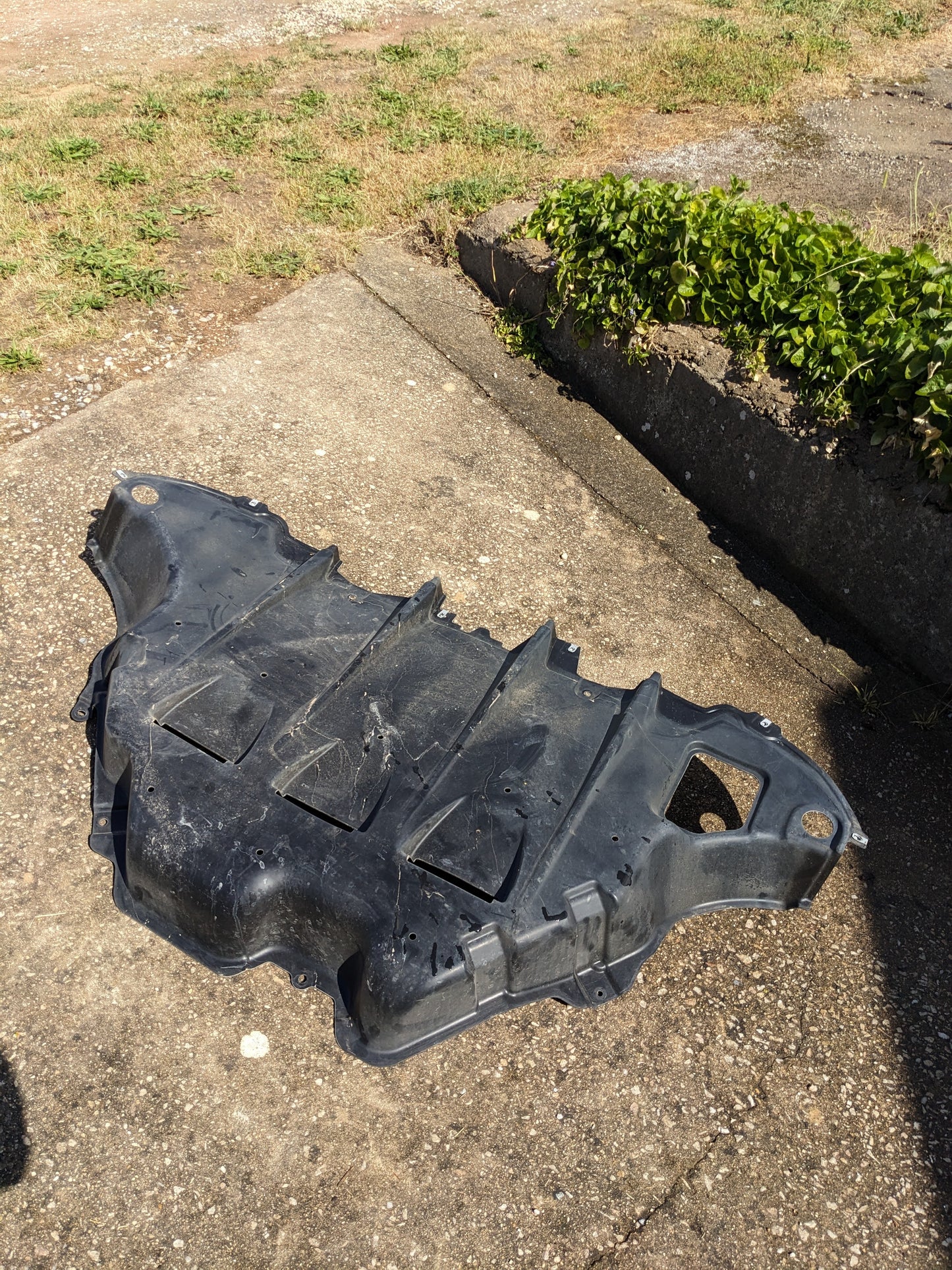Nissan 748A2-3NA0A DIFFUSER Assembly - Rear Nissan Leaf ZE1