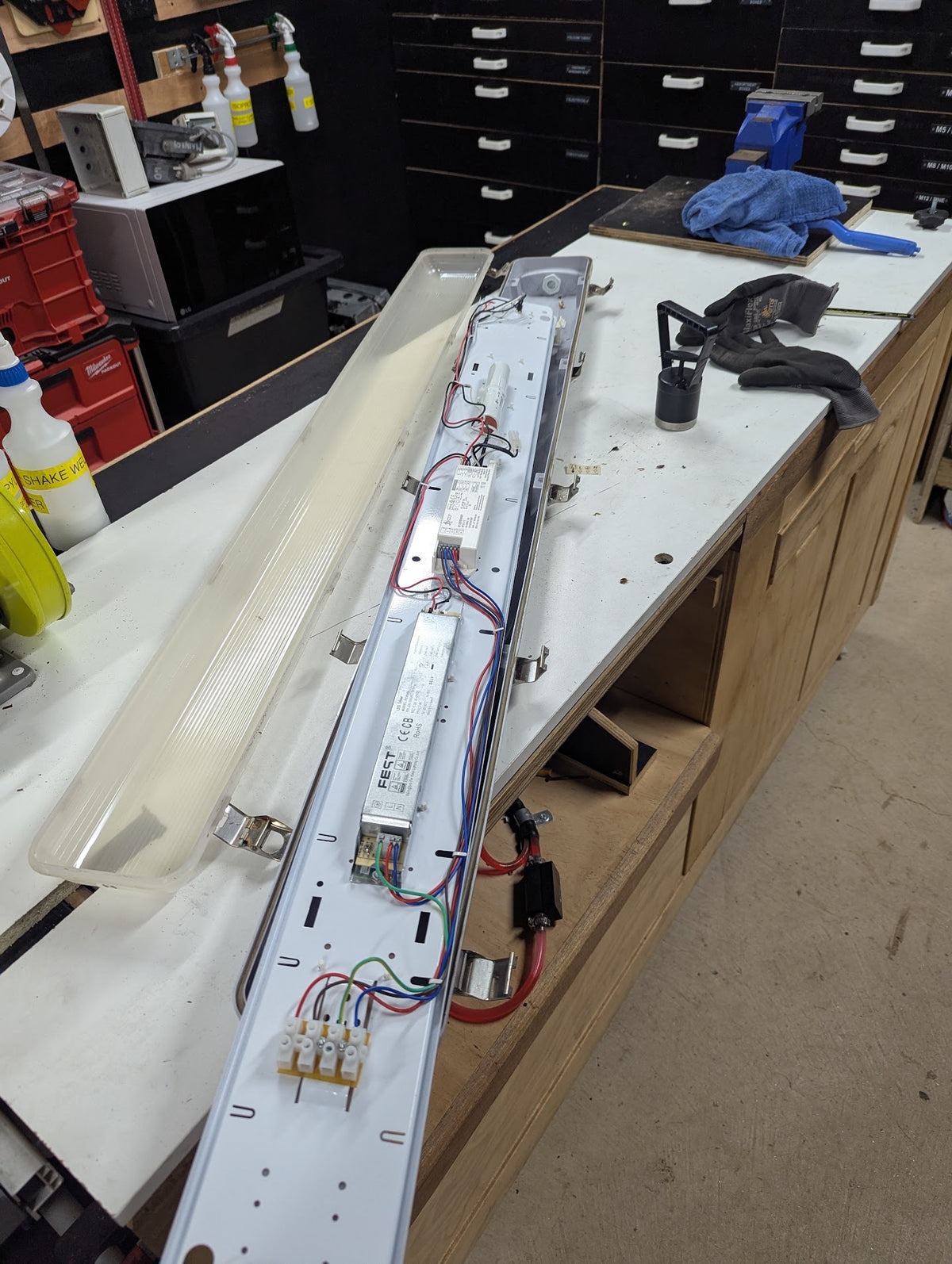 EKTOR 38 Watt 1230mm UMBRA ADVANCED Weatherpoof LED Emergency Batten 4000/6500k