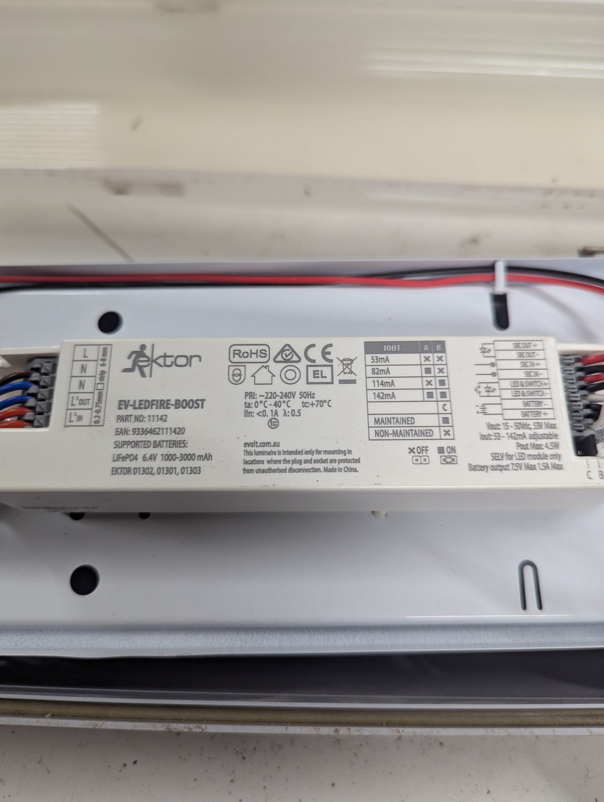 EKTOR 38 Watt 1230mm UMBRA ADVANCED Weatherpoof LED Emergency Batten 4000/6500k