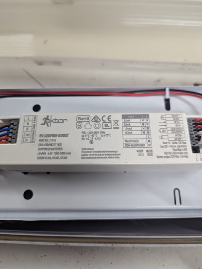 EKTOR 38 Watt 1230mm UMBRA ADVANCED Weatherpoof LED Emergency Batten 4000/6500k
