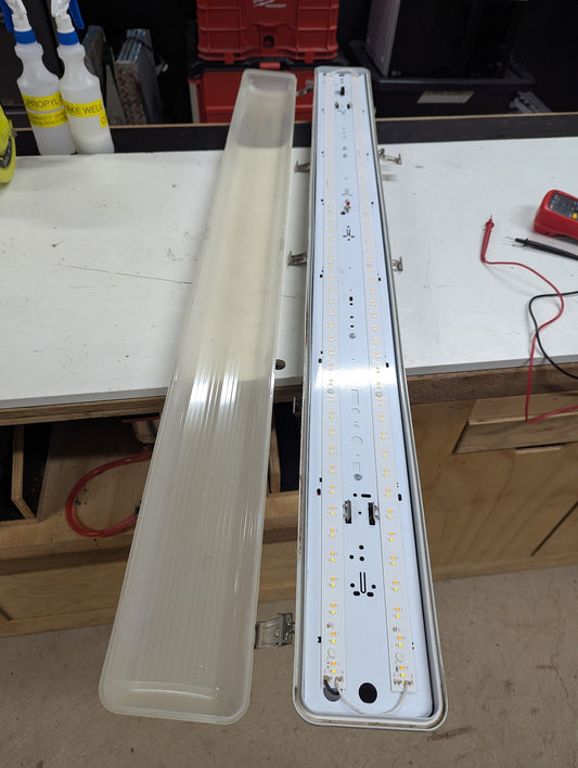 TEKNIK Weatherproof Batten [Viper] Emergency - 26W/16W - 1200mm BV-4-24S120-E