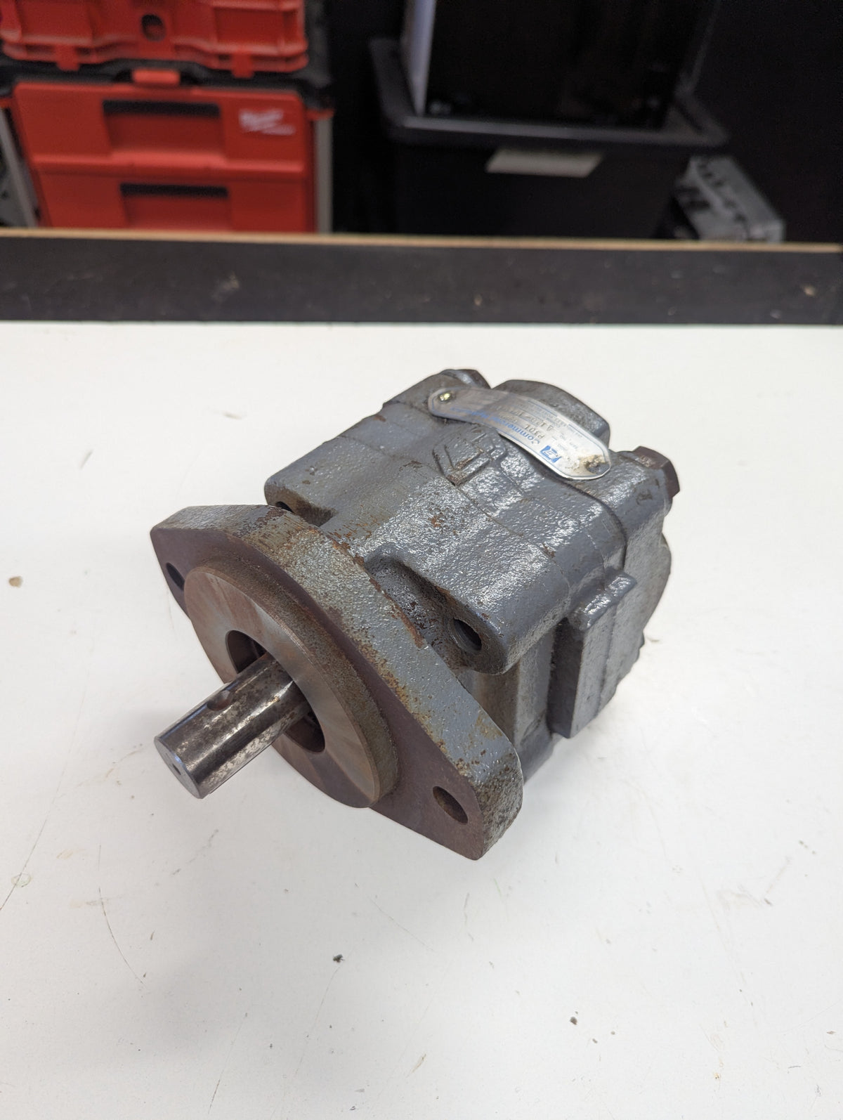 Commercial Hydraulics Hydraulic Gear Motor NOS 1in Shaft P30L 6528