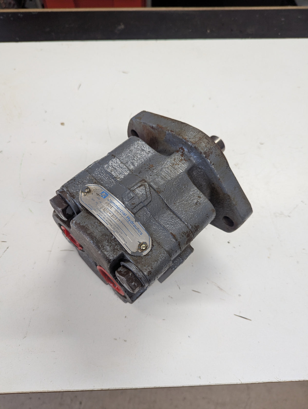 Commercial Hydraulics Hydraulic Gear Motor NOS 1in Shaft P30L 6528