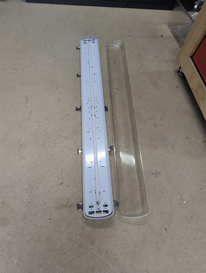 CLIPSAL Weatherproof T5 Fluroescent Fluro Batten 28W 1200mm