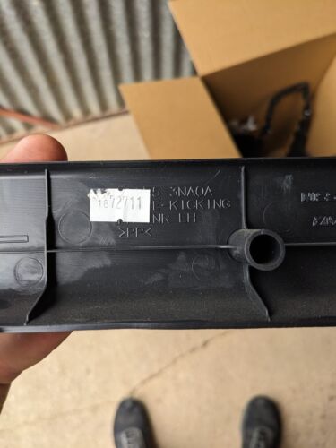 Nissan 769B5-3NA0A Plate Kicking Nissan Leaf ZE1
