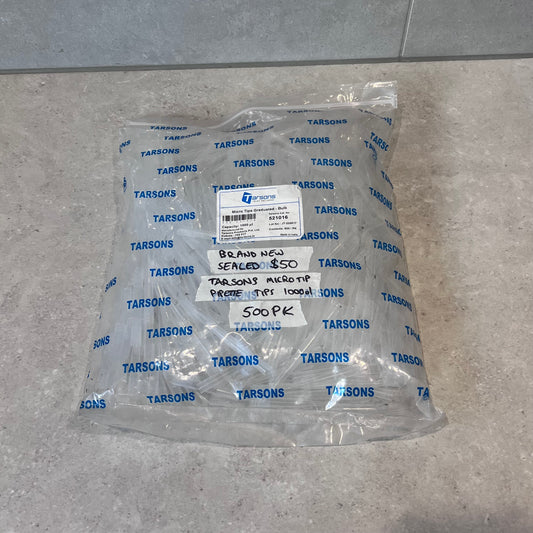 Sealed bulk bag of Tarsons micro tip pipette tips 500 pack on countertop
