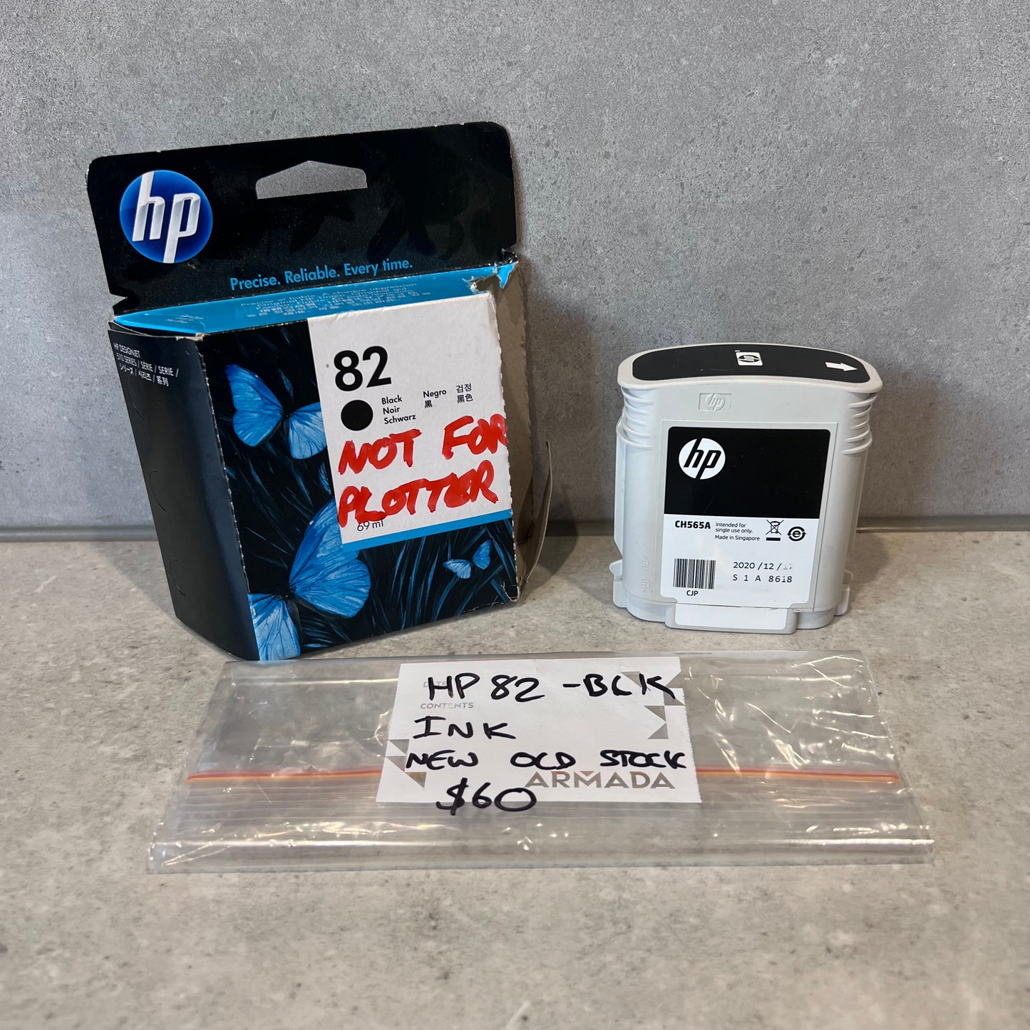HP 82 black ink cartridge CH565A with original box and handwritten note