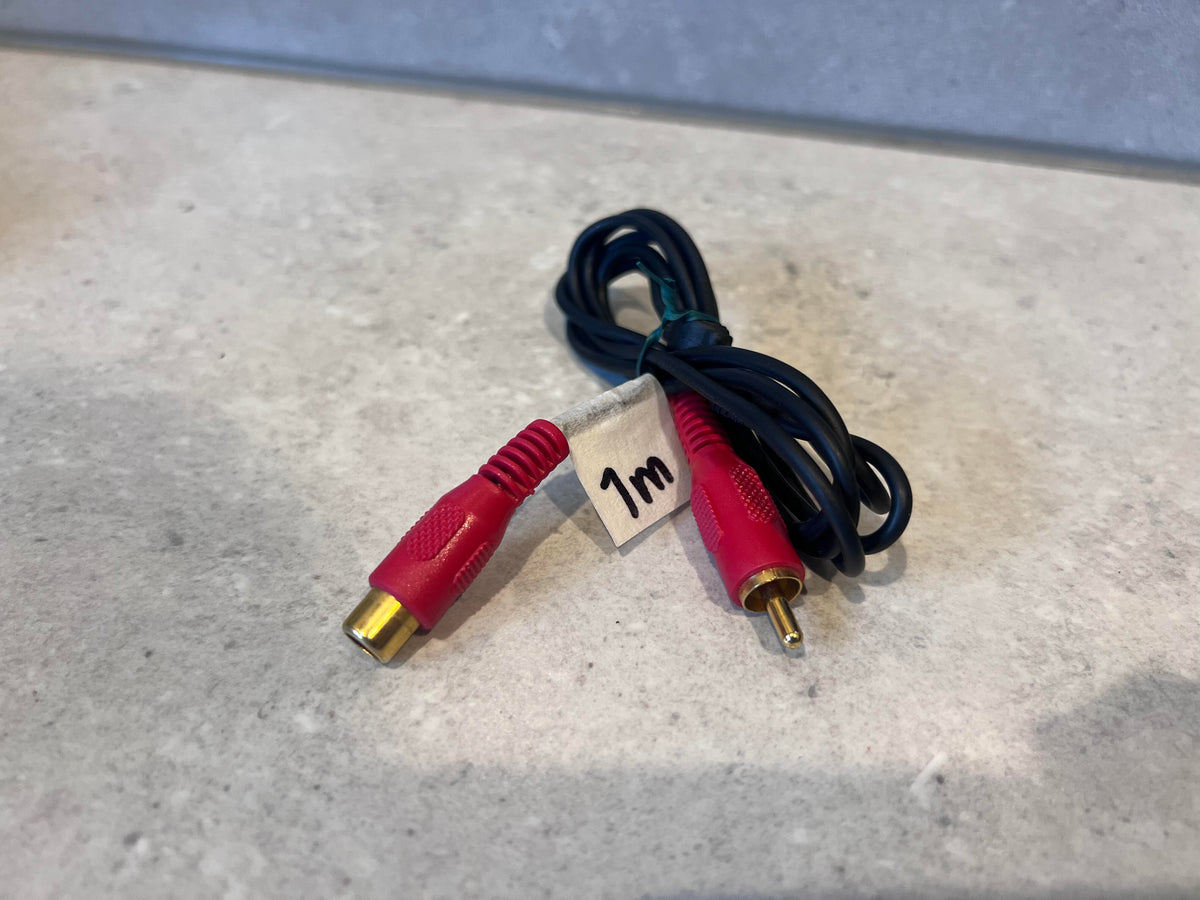 1 meter RCA extension cable with red connectors on a gray surface