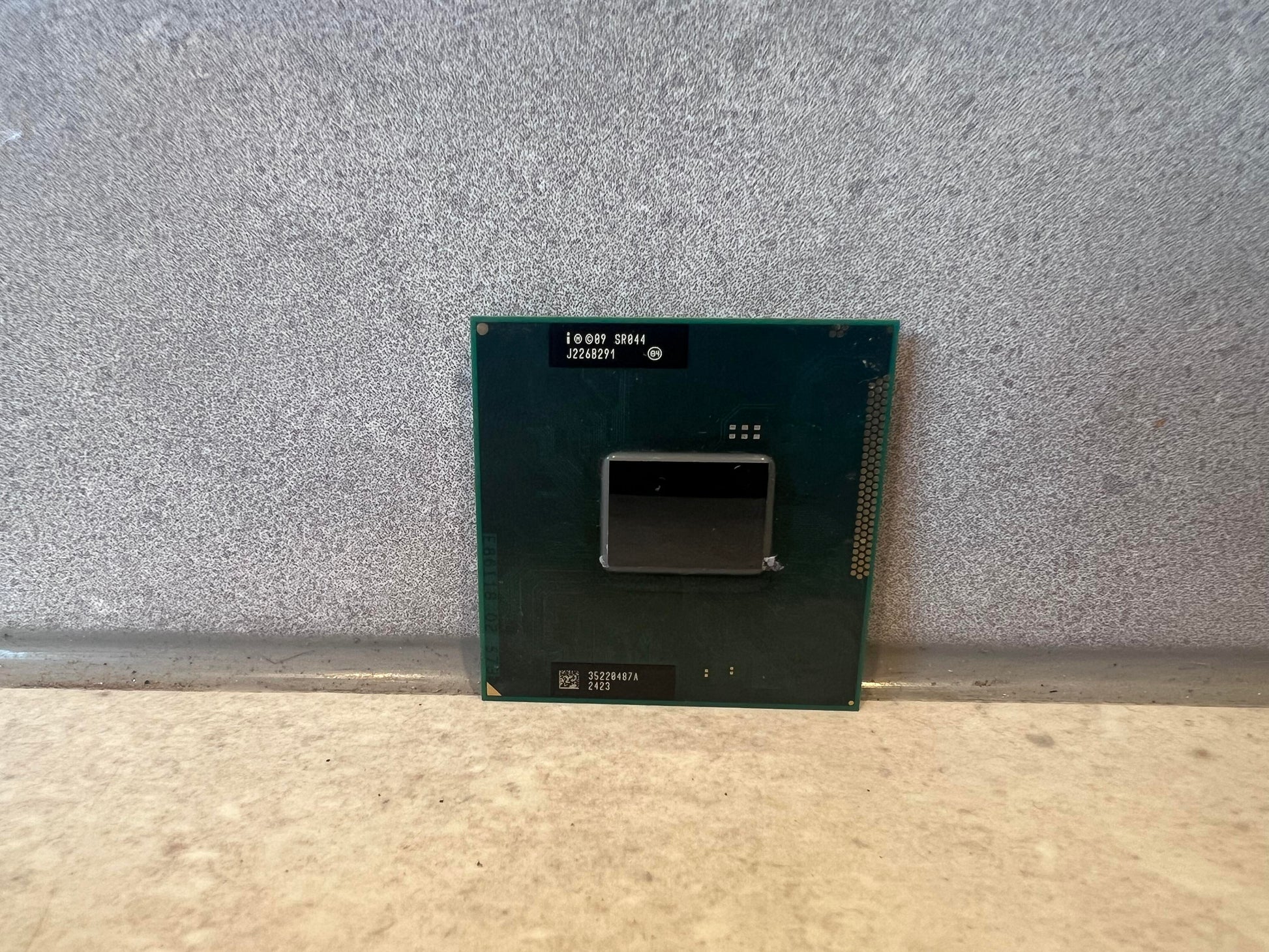 Intel CPU Processor SR044 front view showing silicon and labeling