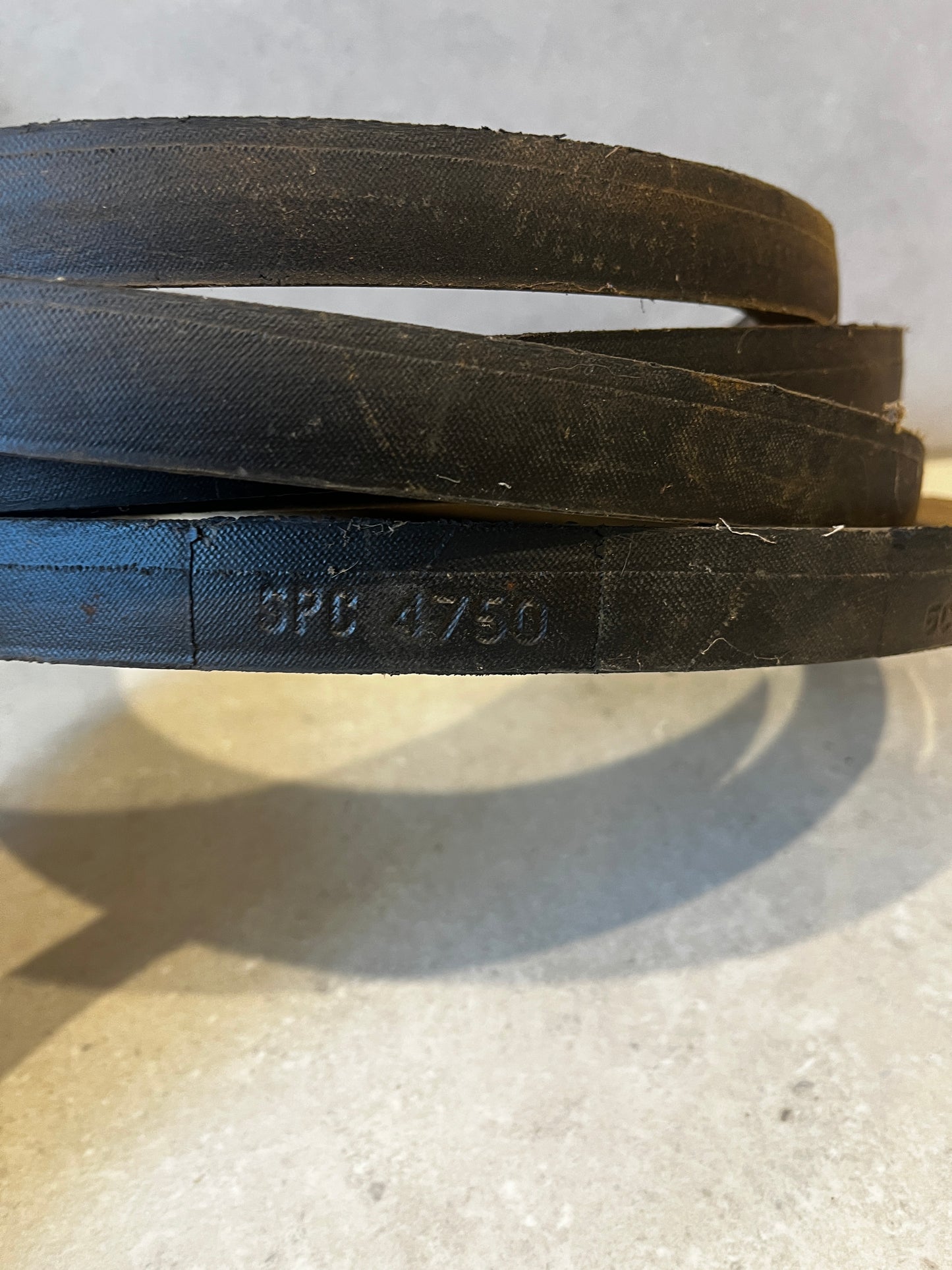 SPC 4750 industrial rubber drive belt close-up