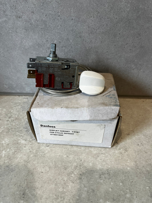 Danfoss display cabinet thermostat with adjustment knob on box