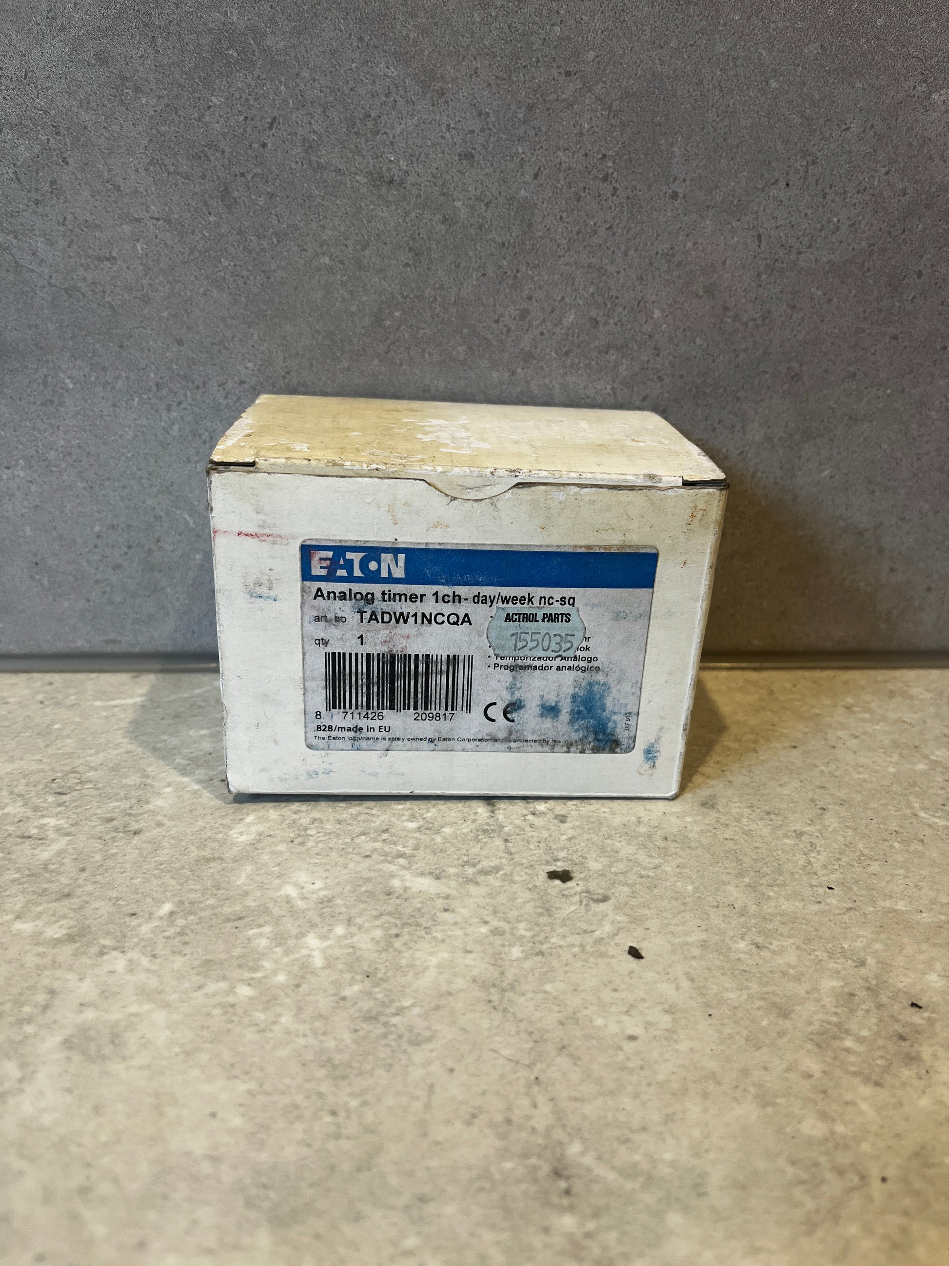 Box of Eaton Analog Timer 1 Channel Day/Week