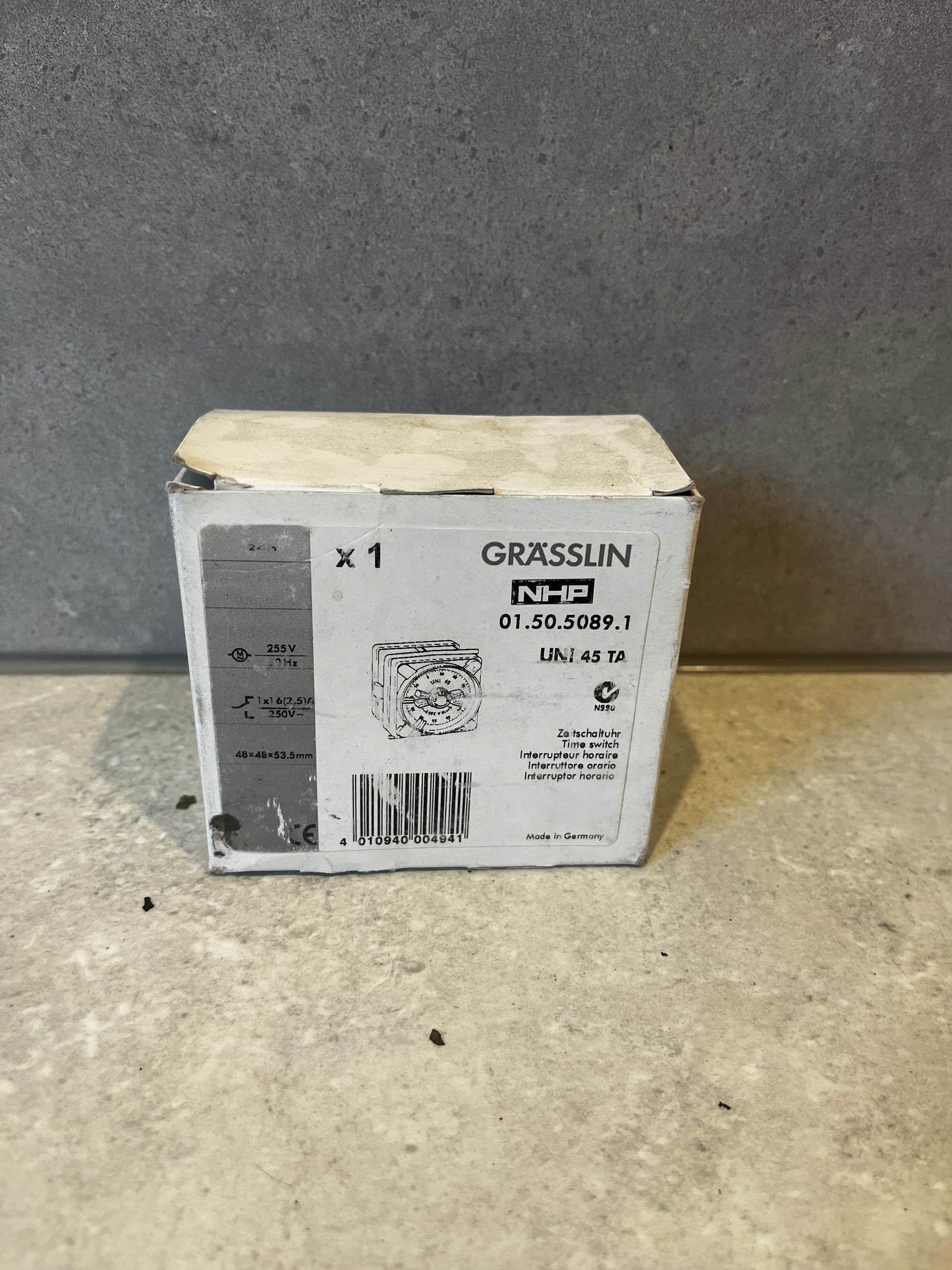 Box of Grässlin UNI 45 TA mechanical time switch with product details and barcode