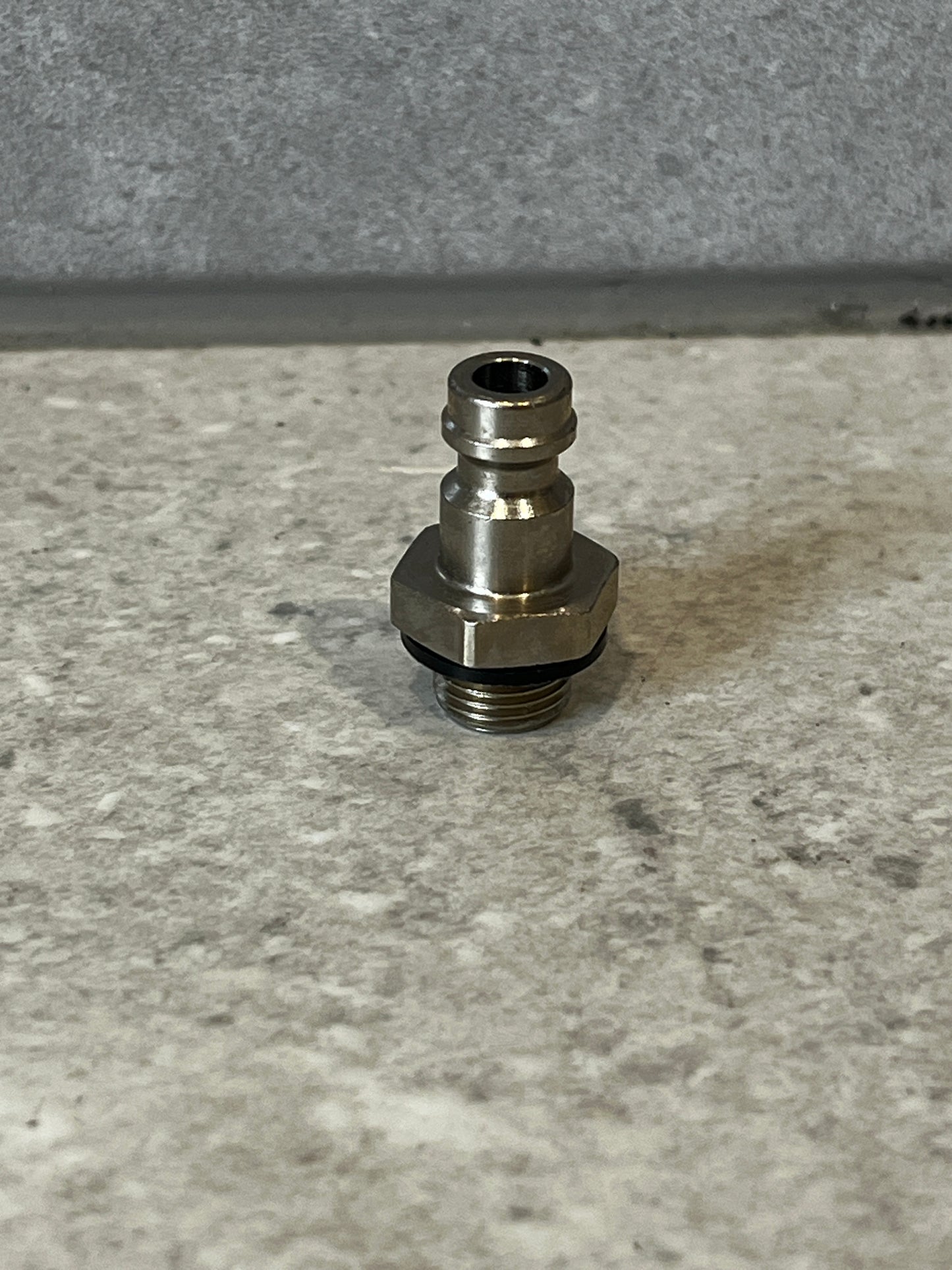 Stainless steel quick connect fitting for pneumatic and hydraulic systems