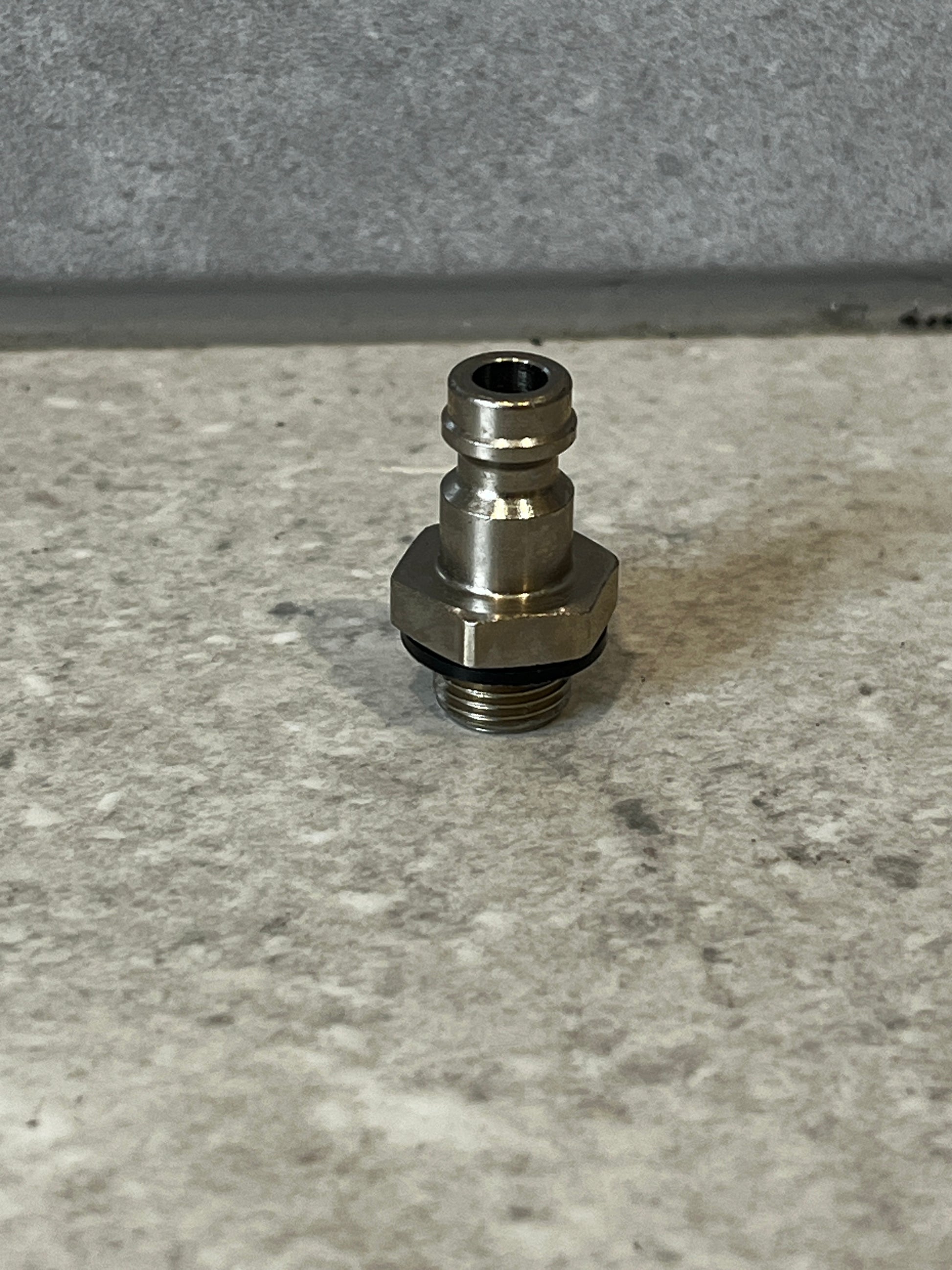 Stainless steel quick connect fitting for pneumatic and hydraulic systems