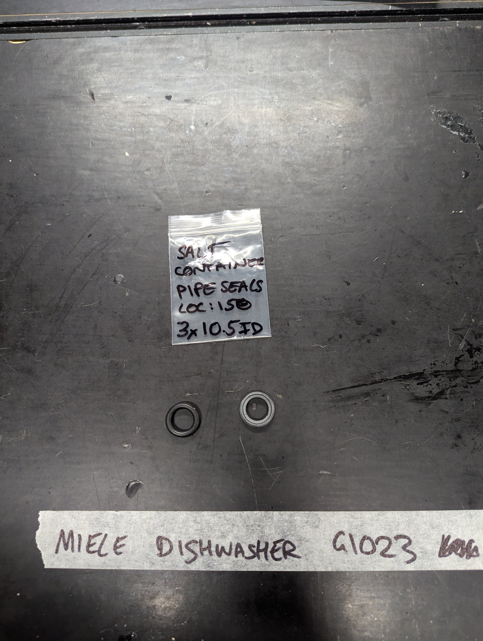 Two pipe seals and labeled bag for Miele dishwasher G1023 salt container