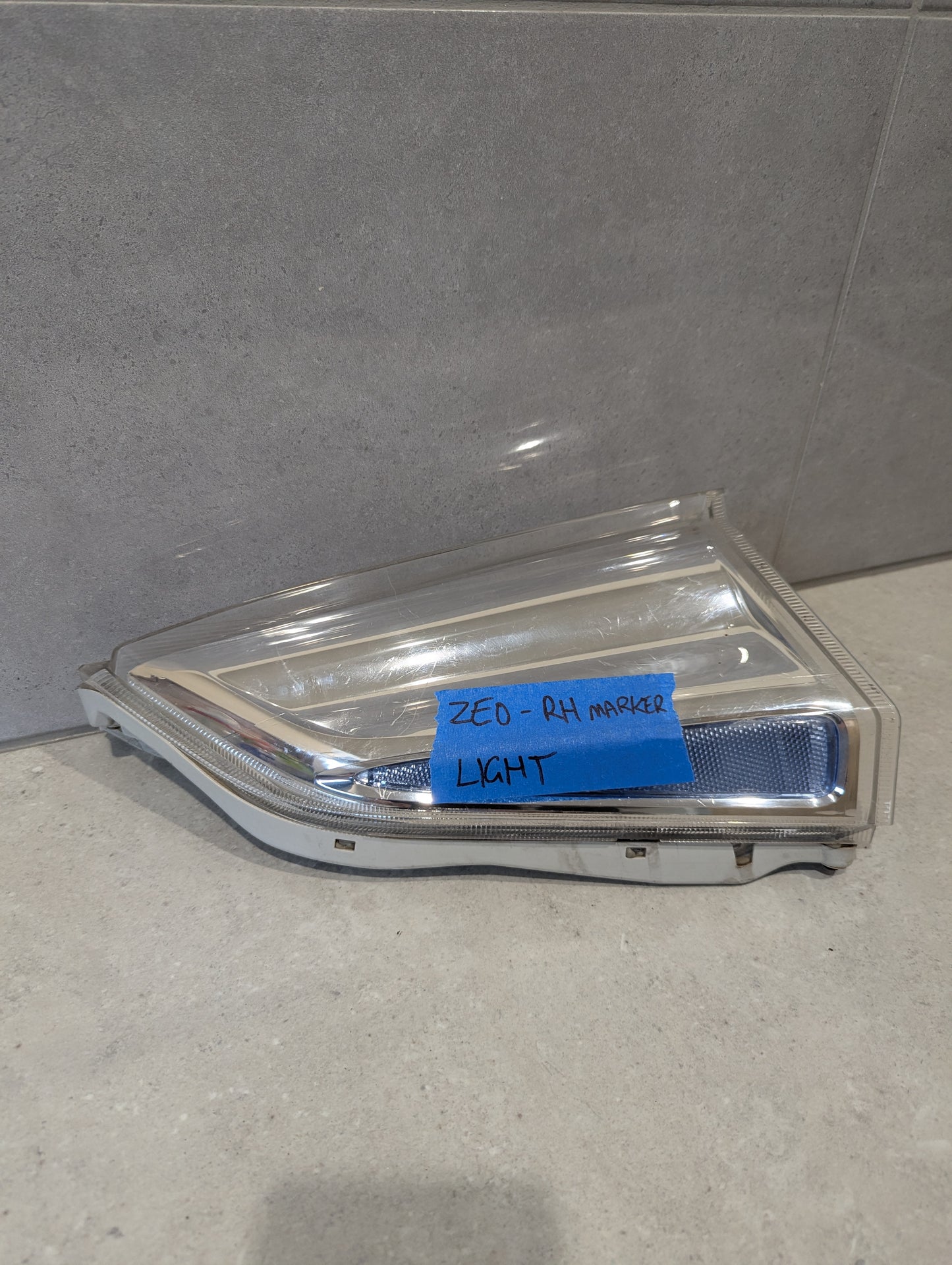 Right side ZEO marker light with clear and silver lens