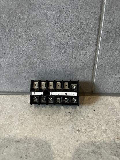 Front view of 6-pole 600V 30A terminal block with labeled terminals