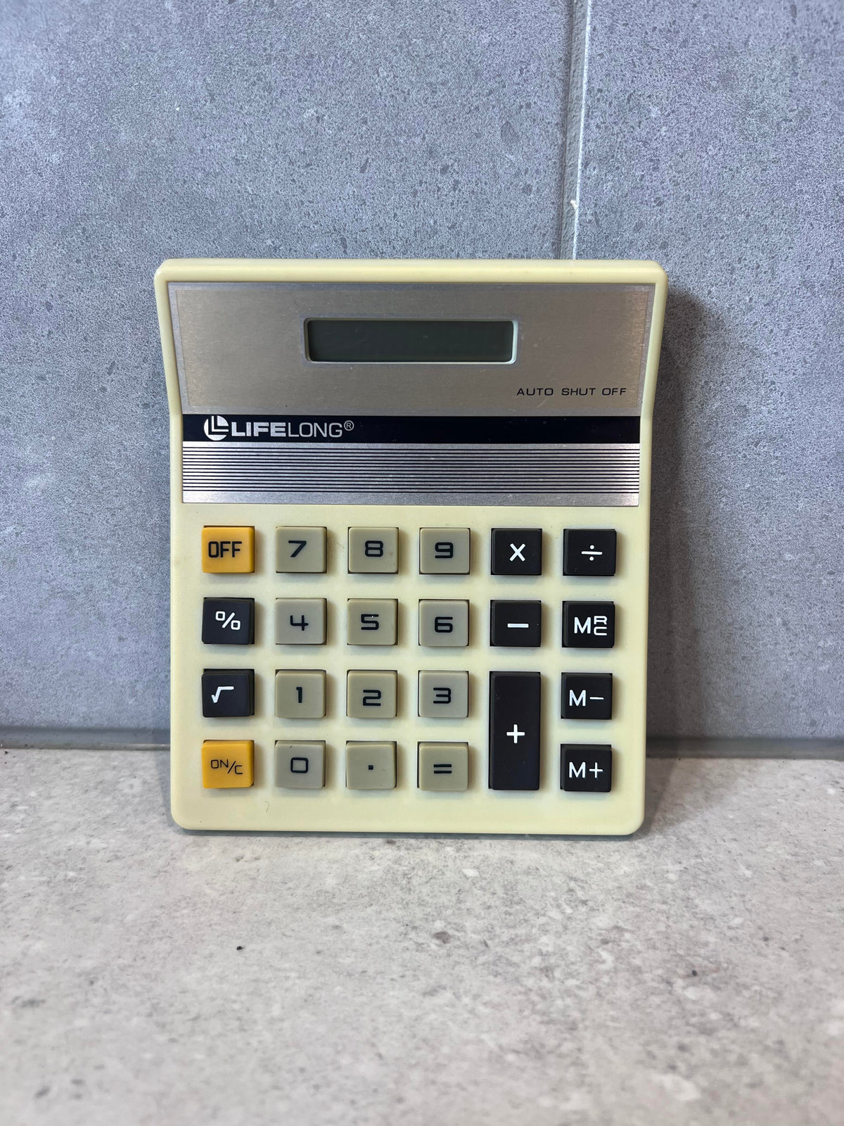 Lifelong classic desktop calculator with large keys and LCD display