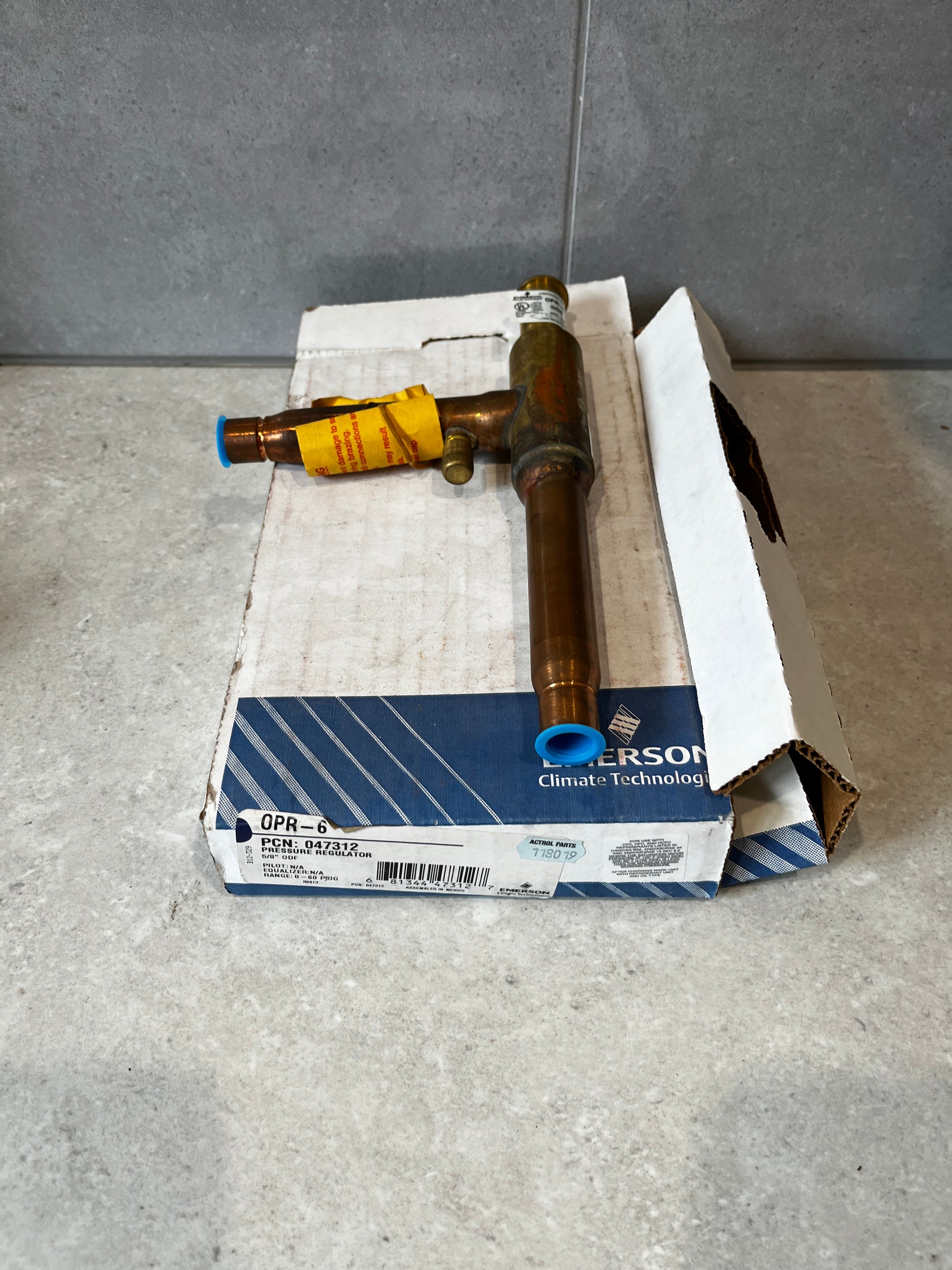 Emerson OPR-6 Pressure Regulator Valve on box