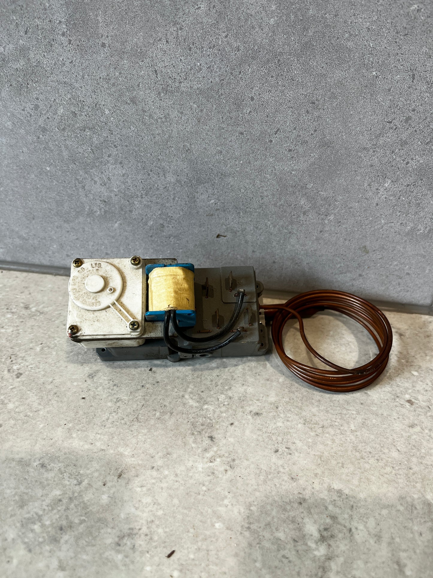 Top view of Saginomiya thermostat switch showing coil and wiring