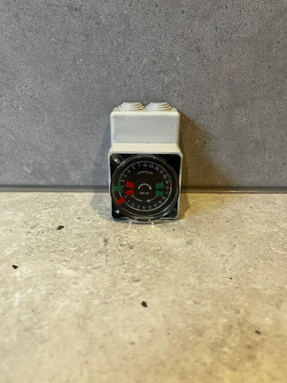 Grässlin UNI 45 TA mechanical time switch showing rotary dial and connection points