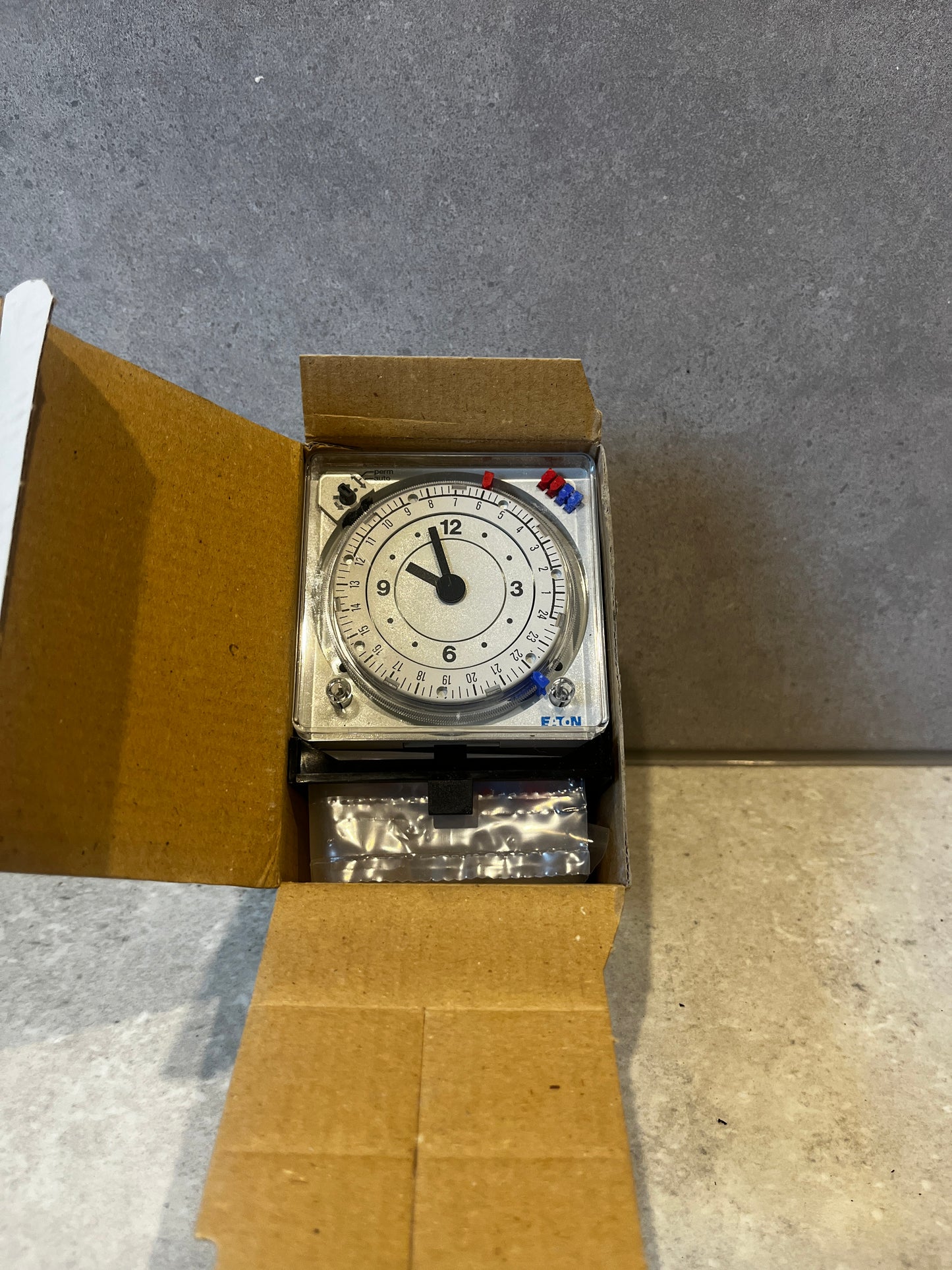 Unboxed Eaton Analog Timer with analog dial and installation accessories