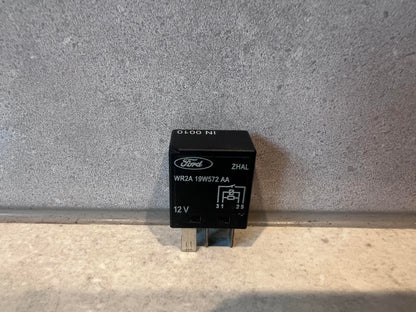 Ford 12V automotive relay WR2A 19W572 AA front view