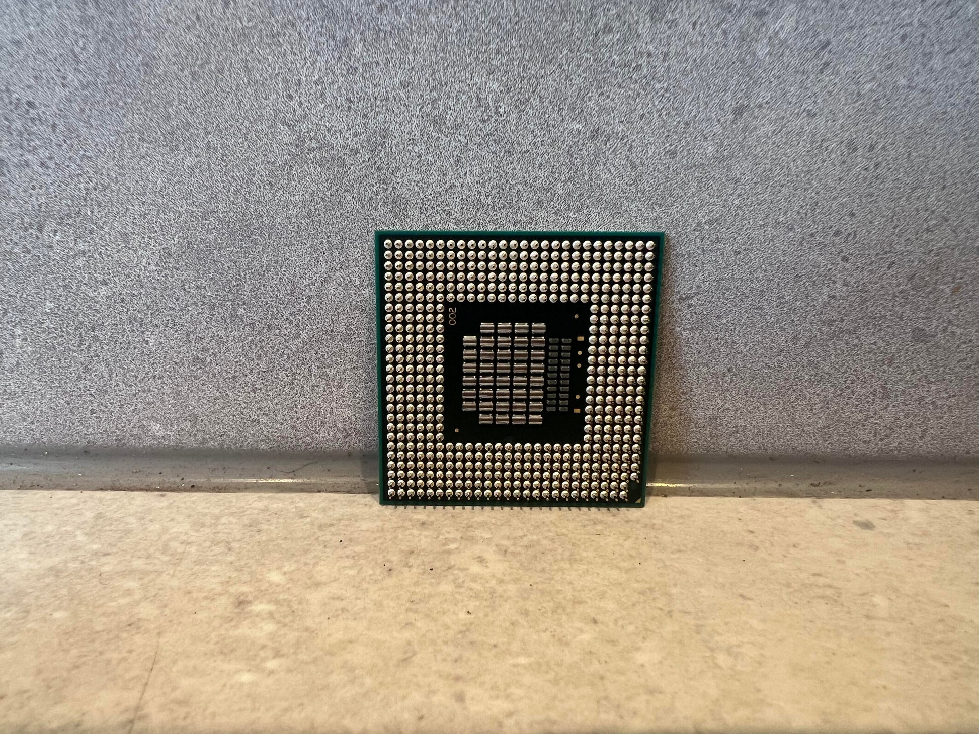 Back view showing pins of Intel SL8YP laptop processor chip