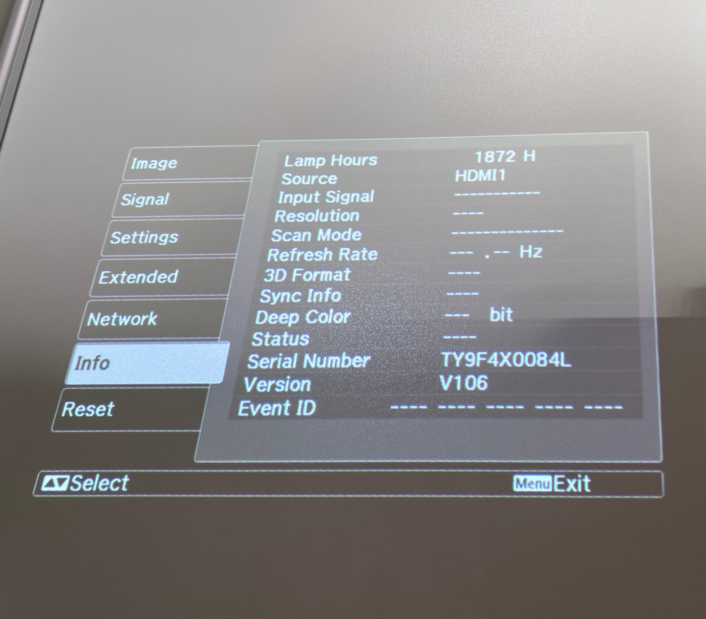 Projector lamp usage info screen showing 1872 lamp hours on Epson EH-TW5200