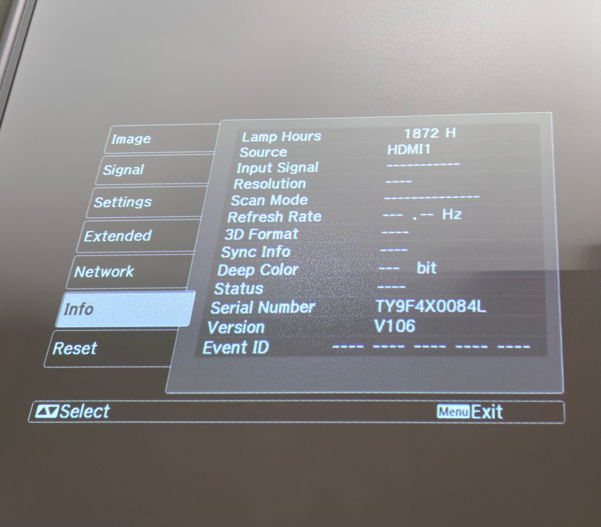 Projector lamp usage info screen showing 1872 lamp hours on Epson EH-TW5200