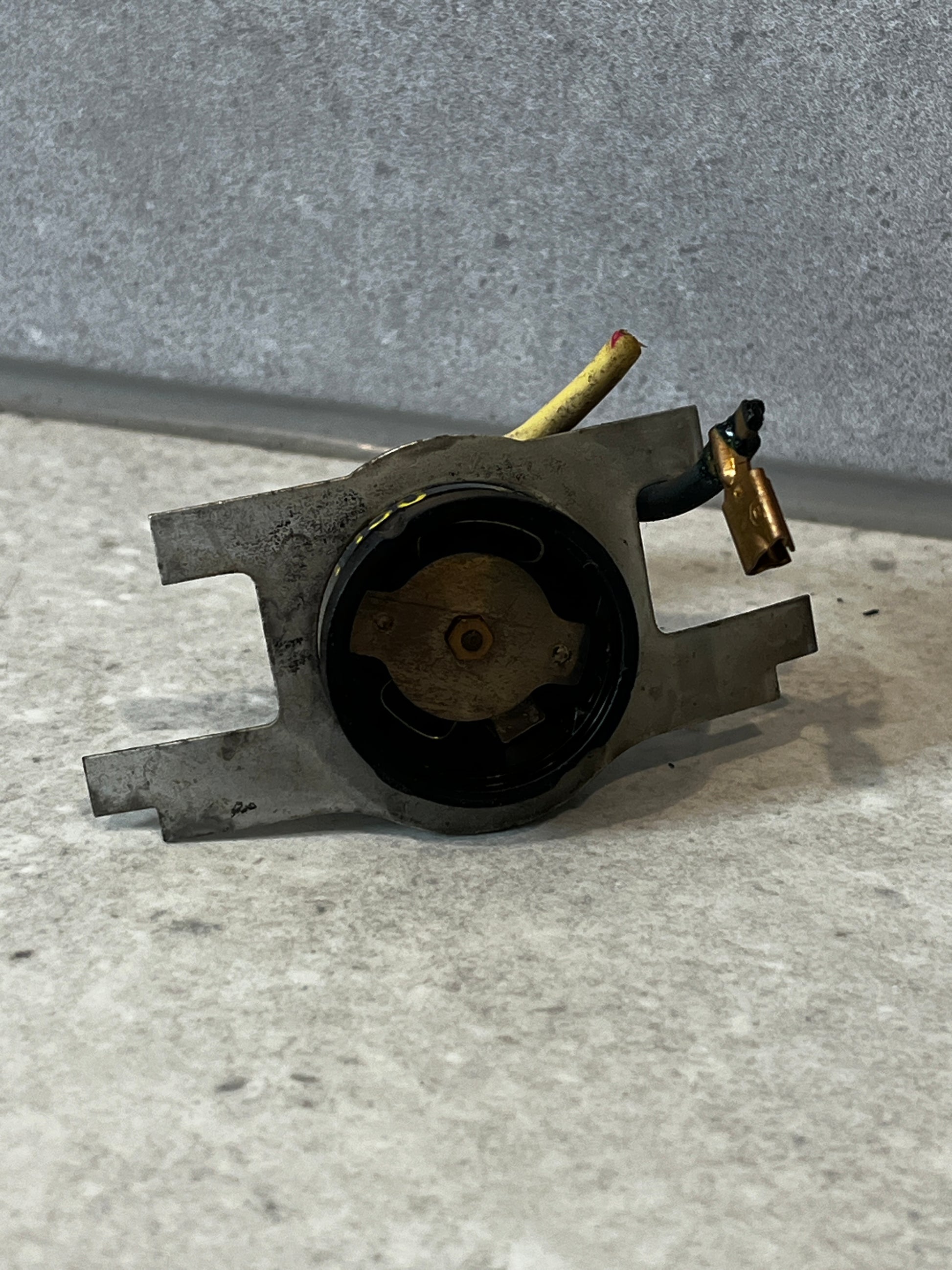 Rear view of metal high-temperature thermal switch showing mounting plate