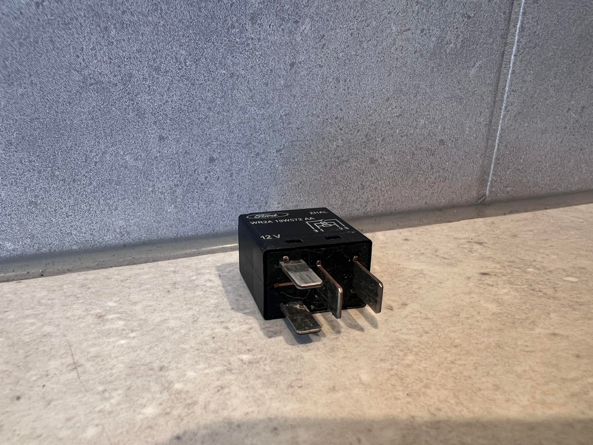 Ford 12V relay WR2A 19W572 AA showing metal connector pins