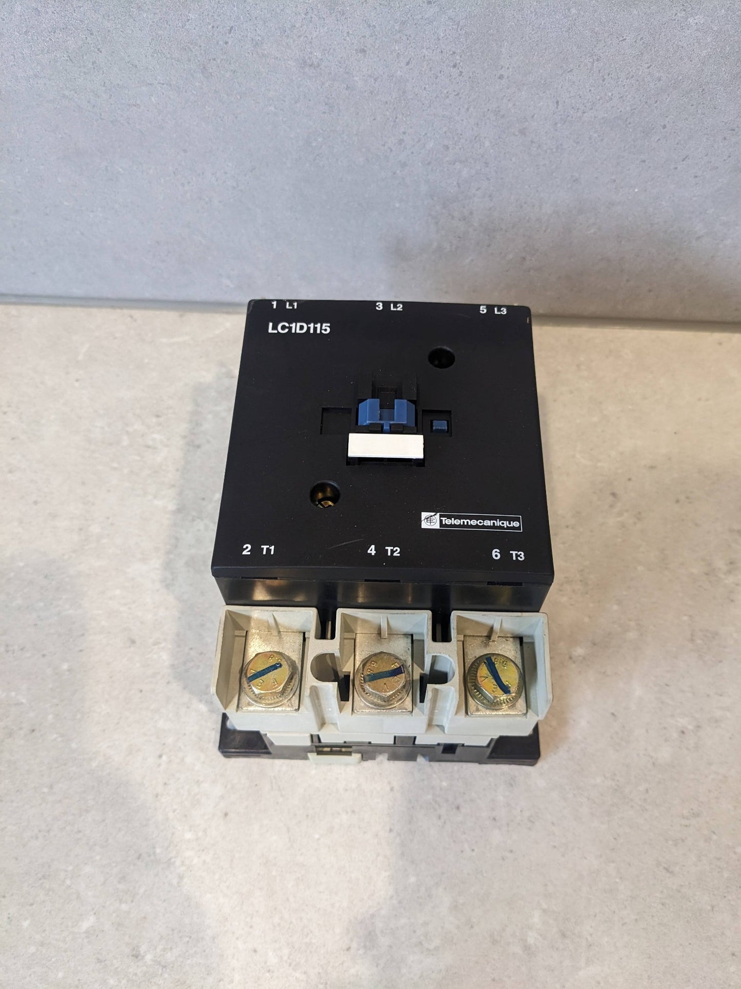 Telemecanique LC1D115006 160A 3 Phase Contactor 240V Coil (Damaged)
