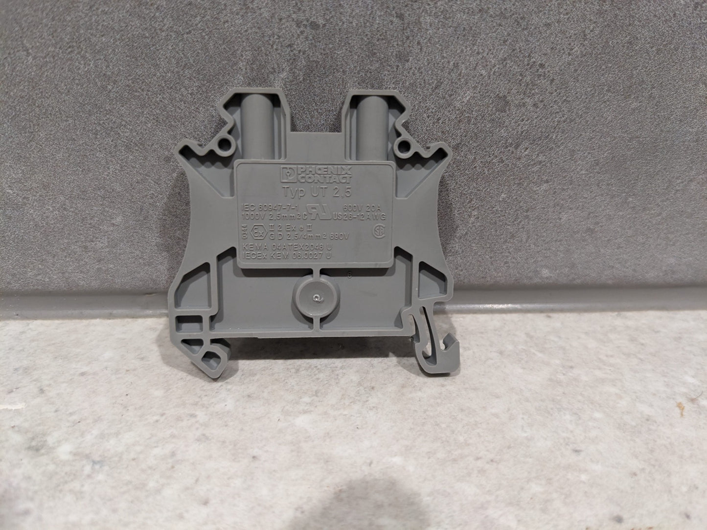 3044076 | Phoenix Contact | UT 2.5-TWIN Terminal Block 2.5mm, No Box
