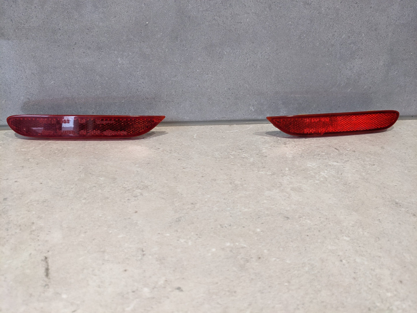 Rear Bumper Reflector 26565-JJ90A 26560-JJ90A Nissan Leaf 2011 2012 2013 2014