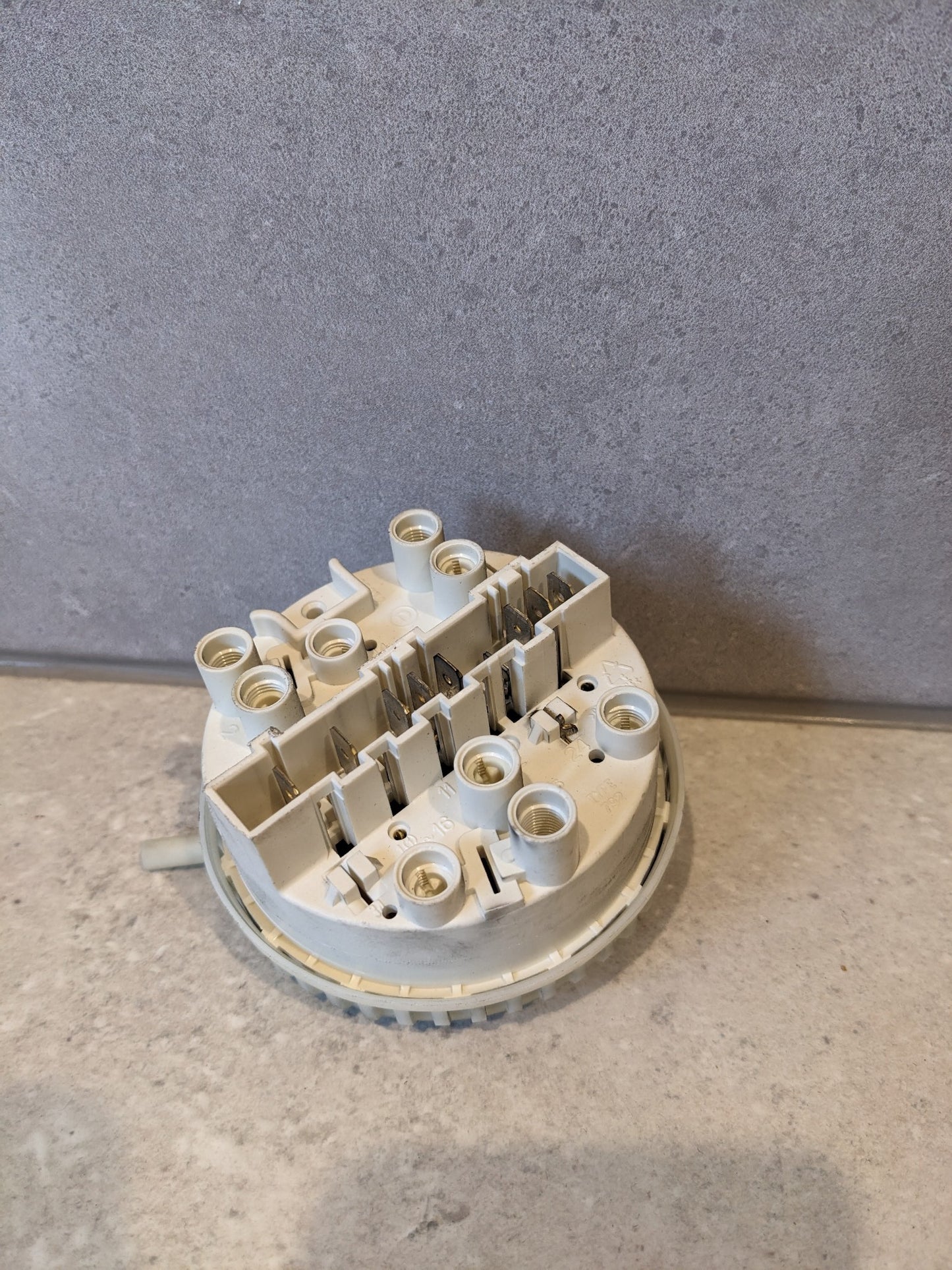 Electrolux AEG Washing Machine pressure switch 132082261 7930008