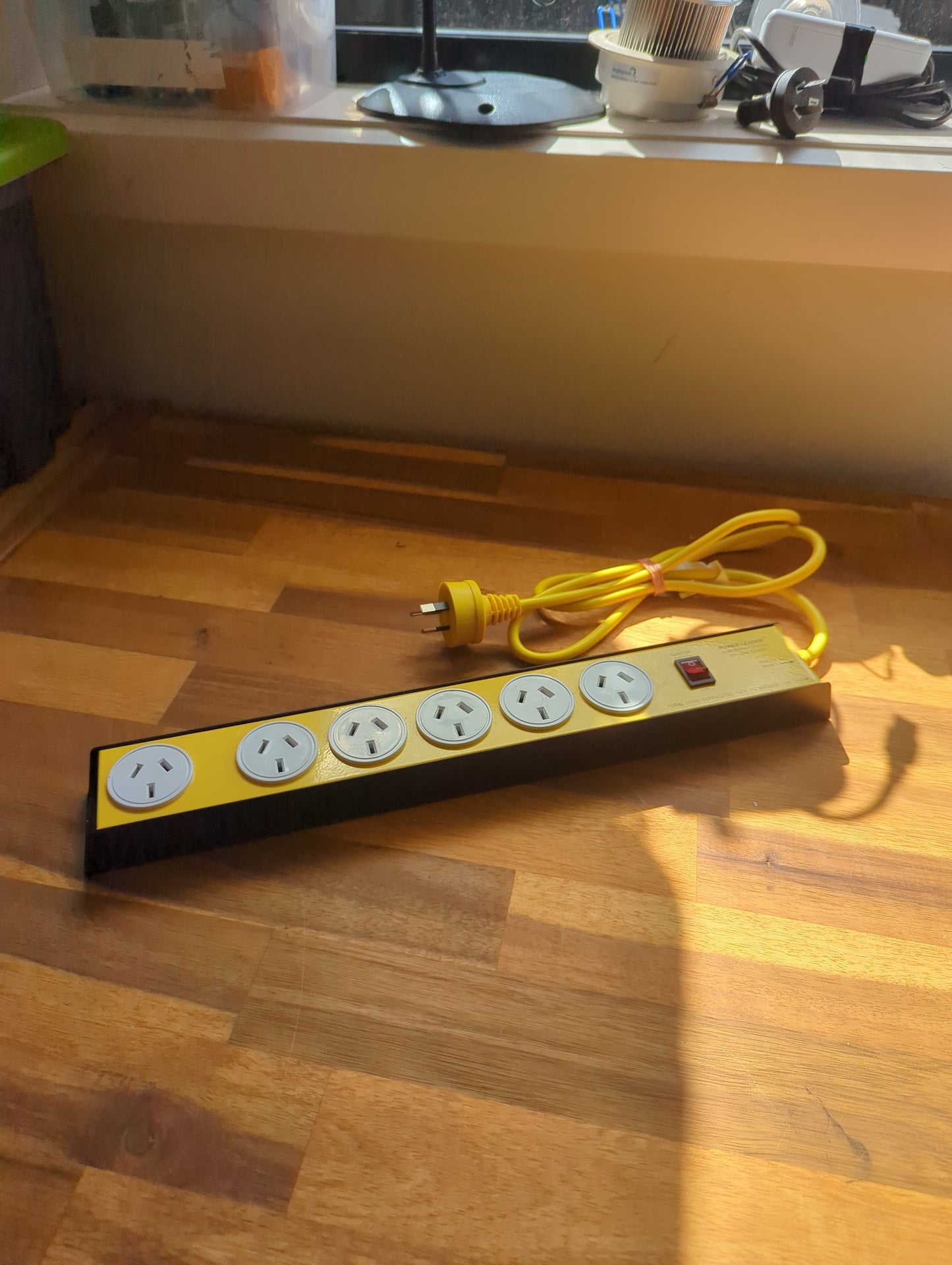 Power Leader - Heavy Duty 6 Outlet Metal Power Board - L54222